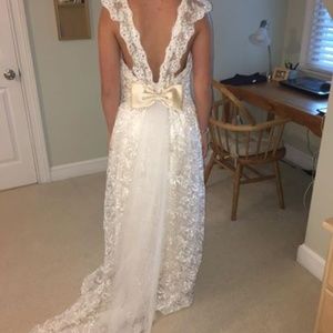 Beautiful off white lace prom/wedding gown!